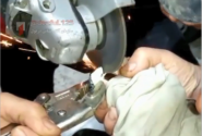 رهاسازی انگشتر دختر۱۳ ساله از درون حلقه درب ورودی ساختمان