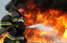 رئیس آتش نشانی دزفول: از مهار آتش سوزی تابلو برق یکی از مجتمع های مهرشهر آزادگان توسط آتش نشانان خبر داد.